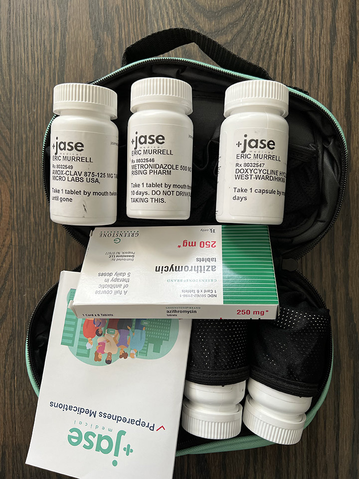 ÜLEVAADE: Jase Case'i hädaabi antibiootikumide komplekt